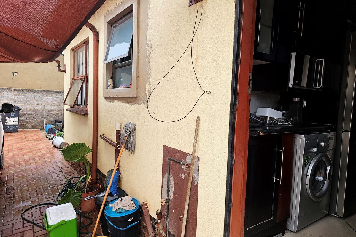 Cozy 2-Bedroom Family Home in Vibrant Community with Expansion Potential - Photo 3