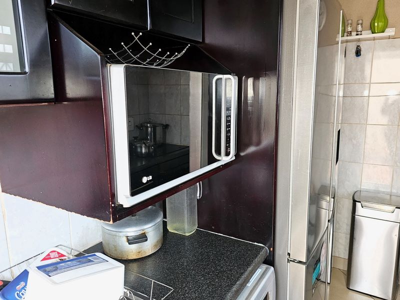 Cozy 2-Bedroom Family Home in Vibrant Community with Expansion Potential - Photo 10