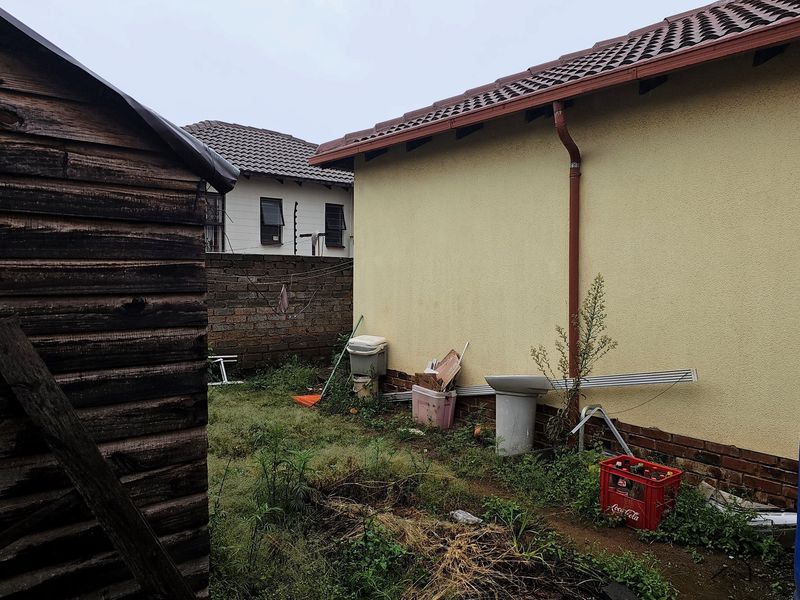 Cozy 2-Bedroom Family Home in Vibrant Community with Expansion Potential - Photo 4