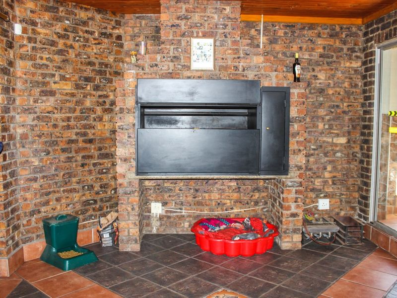 Move-In Ready Family Gem with Pool, Security & Space Galore! - Photo 8