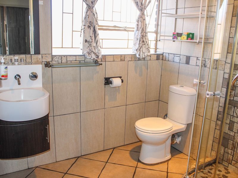 Move-In Ready Family Gem with Pool, Security & Space Galore! - Photo 5