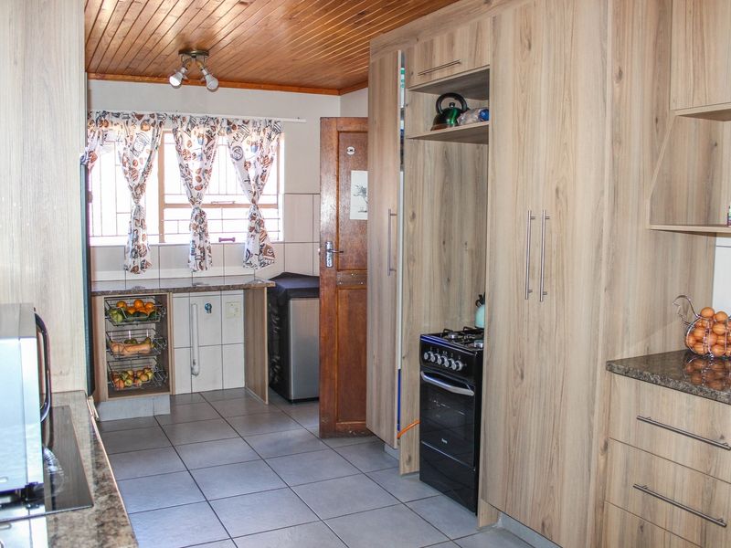 Move-In Ready Family Gem with Pool, Security & Space Galore! - Photo 4