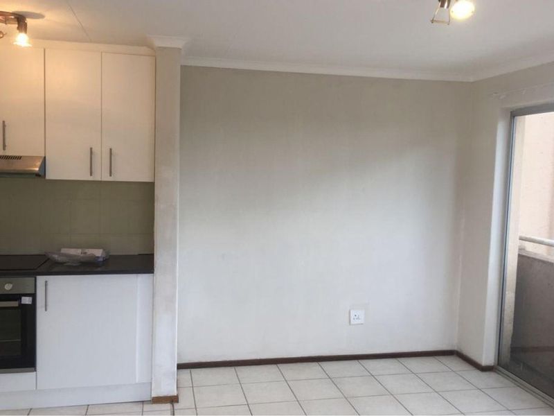 1-Bedroom, 1-Bathroom Apartment for Sale in Sandton - Photo 4