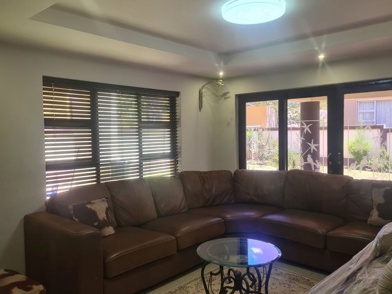 5 Bedroom 4 Baths for Sale in Savannah Estate,Midrand - Photo 9