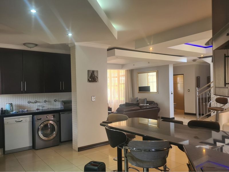 5 Bedroom 4 Baths for Sale in Savannah Estate,Midrand - Photo 5