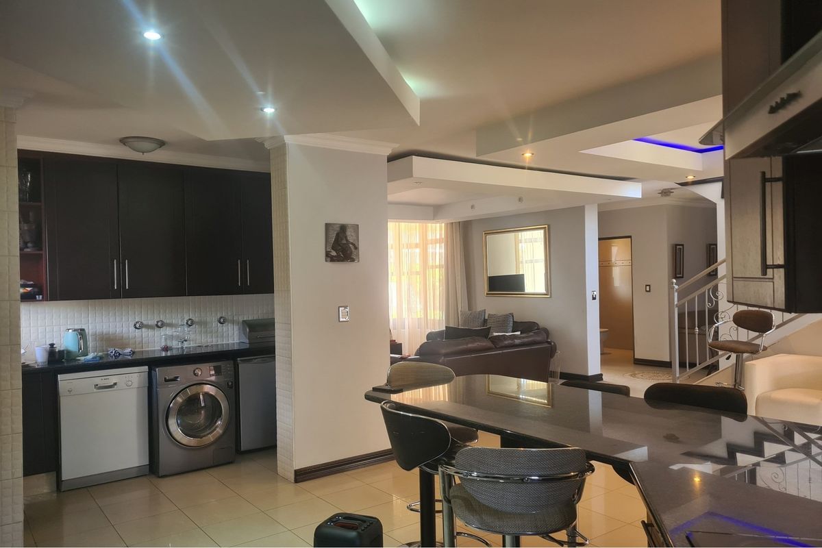 5 Bedroom 4 Baths for Sale in Savannah Estate,Midrand - Photo 5