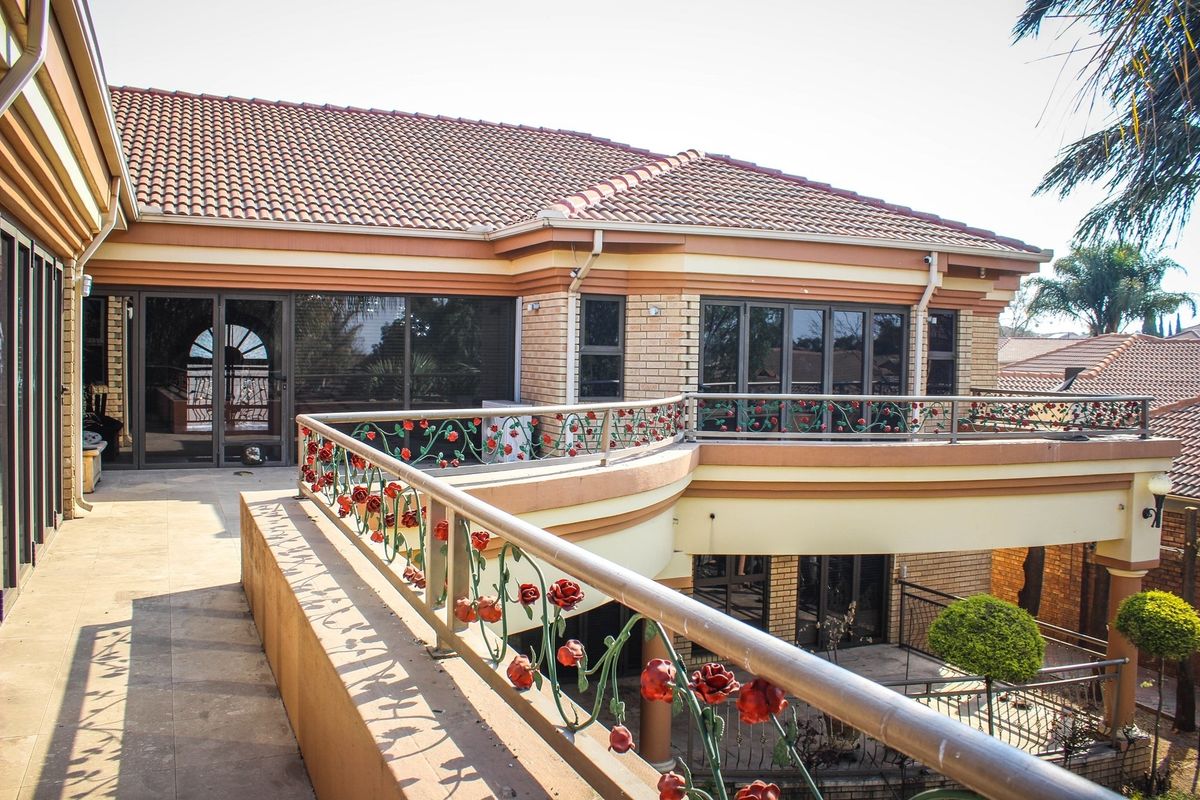 Triple Luxury Living - 3 Elegant Homes + Private Flat | Buy Together or Separately - Photo 3