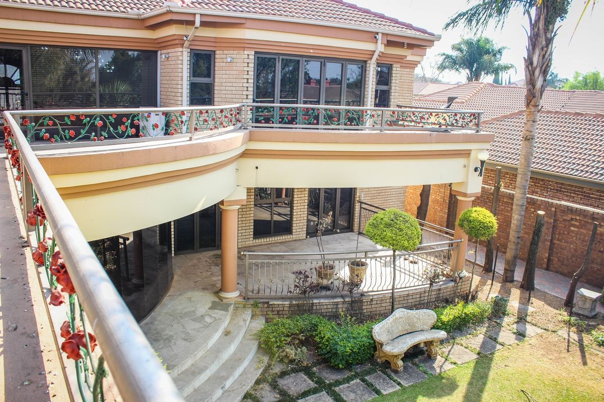 Triple Luxury Living - 3 Elegant Homes + Private Flat | Buy Together or Separately - Photo 4