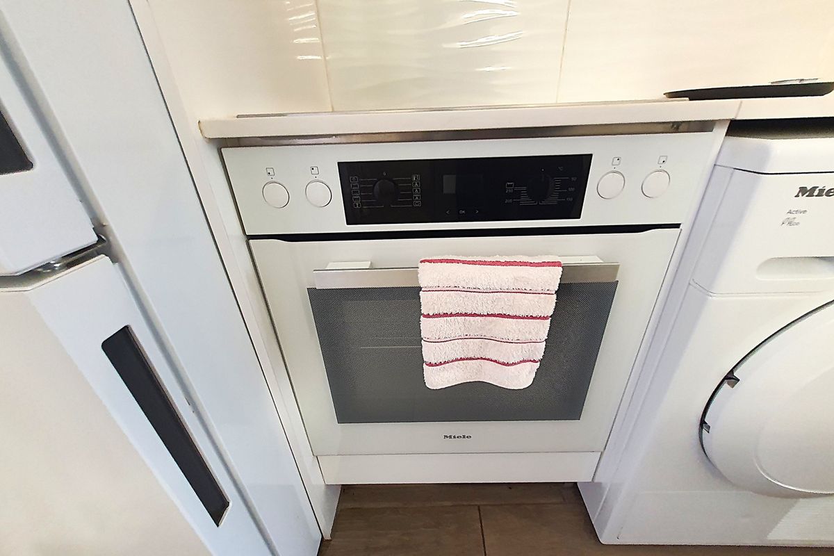 Beautiful 2 Bedroom Apartment For Sale (Fully Furnished) - Photo 5