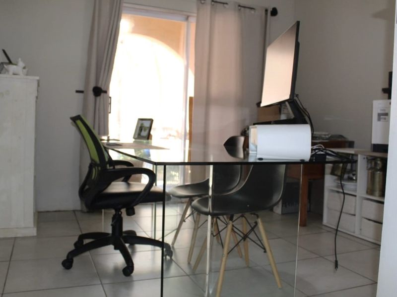 Modern 3-Bedroom Home with Sea Views, Pool and Entertainer’s Braai in Wavecrest, Jeffreys Bay - Photo 7