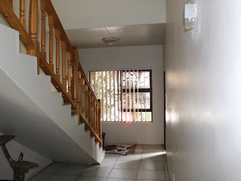 Modern 3-Bedroom Home with Sea Views, Pool and Entertainer’s Braai in Wavecrest, Jeffreys Bay - Photo 6