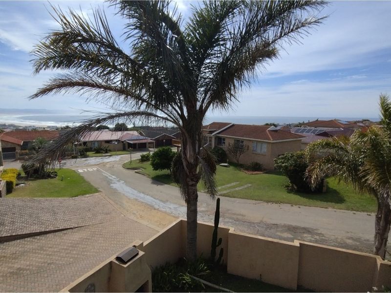 Modern 3-Bedroom Home with Sea Views, Pool and Entertainer’s Braai in Wavecrest, Jeffreys Bay - Photo 4