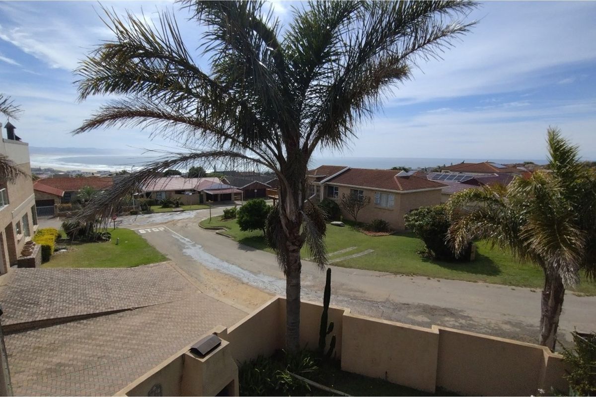Modern 3-Bedroom Home with Sea Views, Pool and Entertainer’s Braai in Wavecrest, Jeffreys Bay - Photo 4