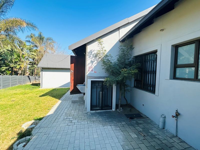 3 Bedroom Home with Flatlet in Halfway Gardens - Photo 4