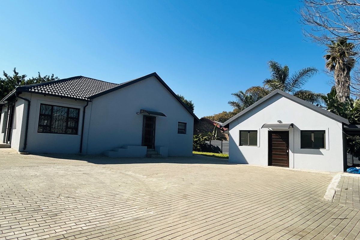 3 Bedroom Home with Flatlet in Halfway Gardens - Photo 3