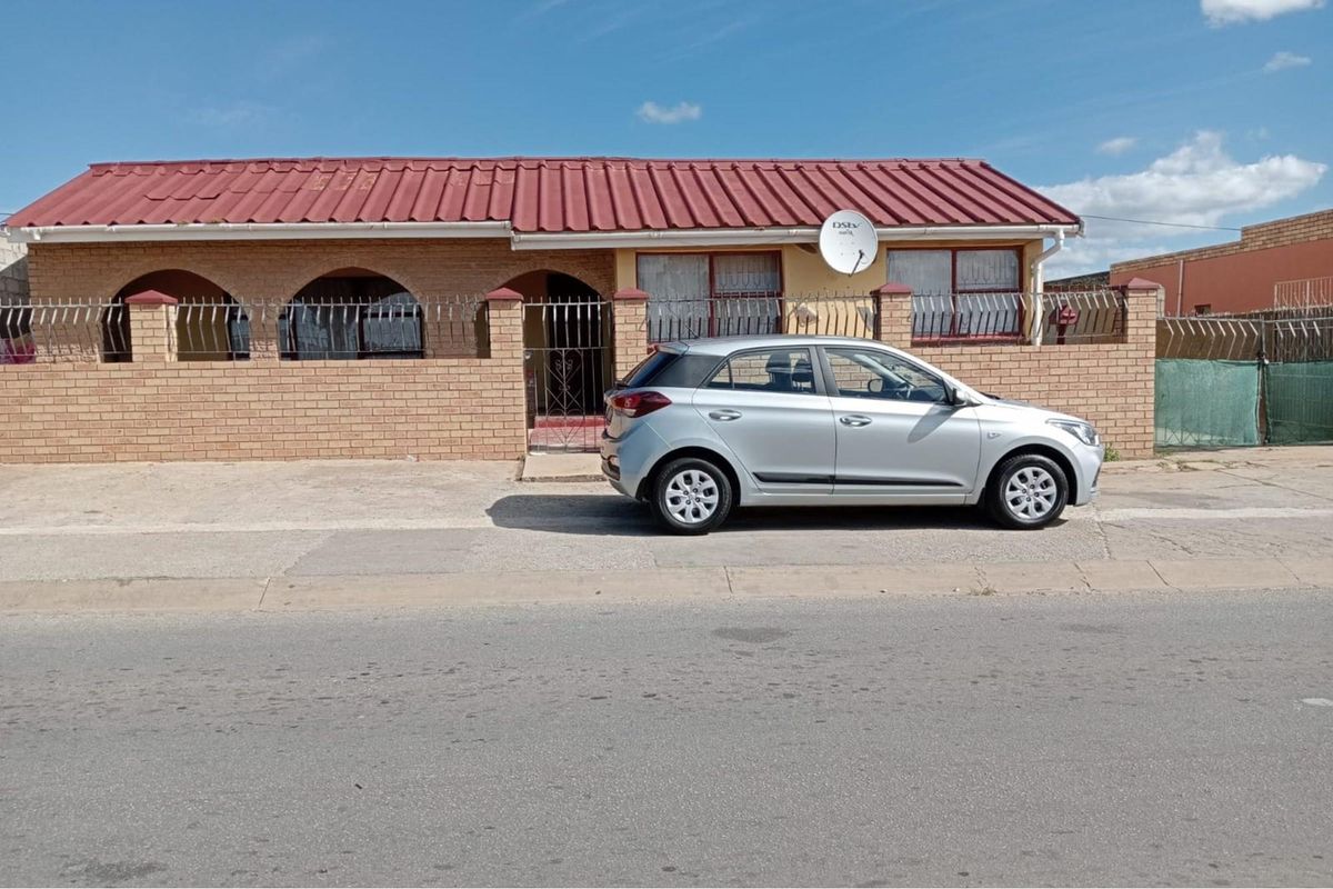 Facebrick home with Rental Opportunity in Zwide. - Photo 3