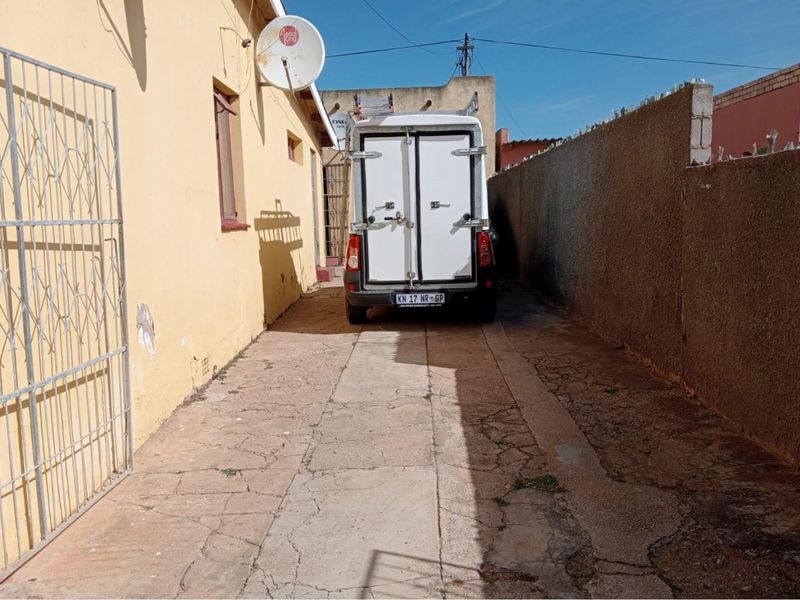 Facebrick home with Rental Opportunity in Zwide. - Photo 6