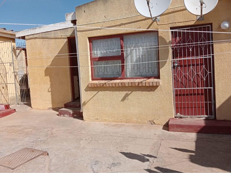 Facebrick home with Rental Opportunity in Zwide. - Photo 7