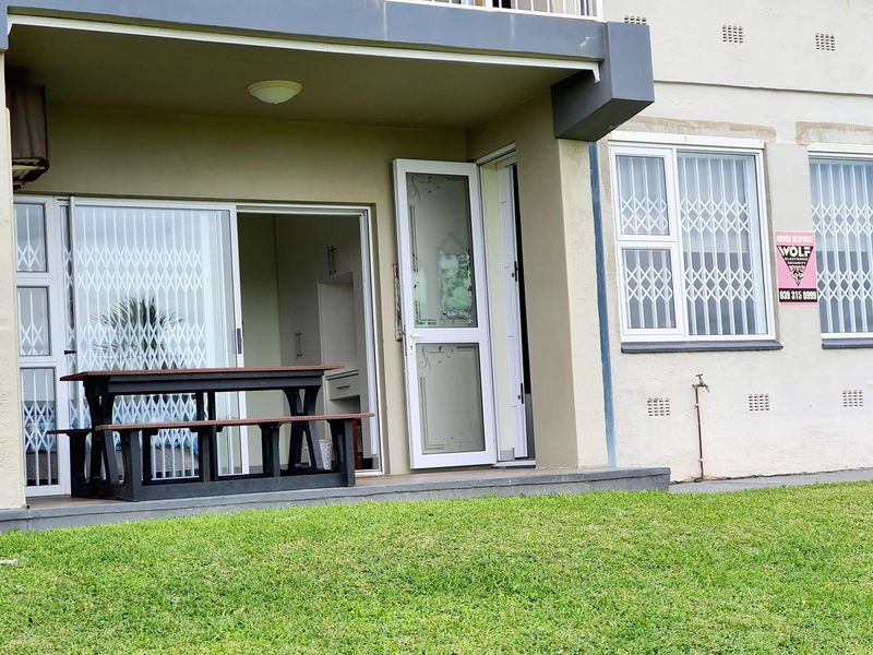 Uvongo. Two bedroom apartment within walking distance to the main beach. - Photo 2