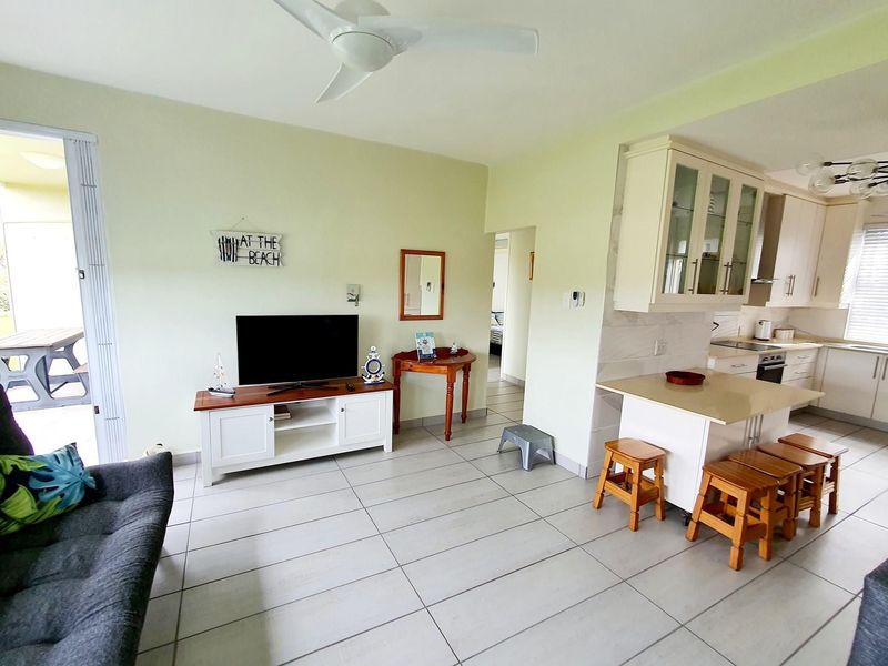 Uvongo. Two bedroom apartment within walking distance to the main beach. - Photo 6