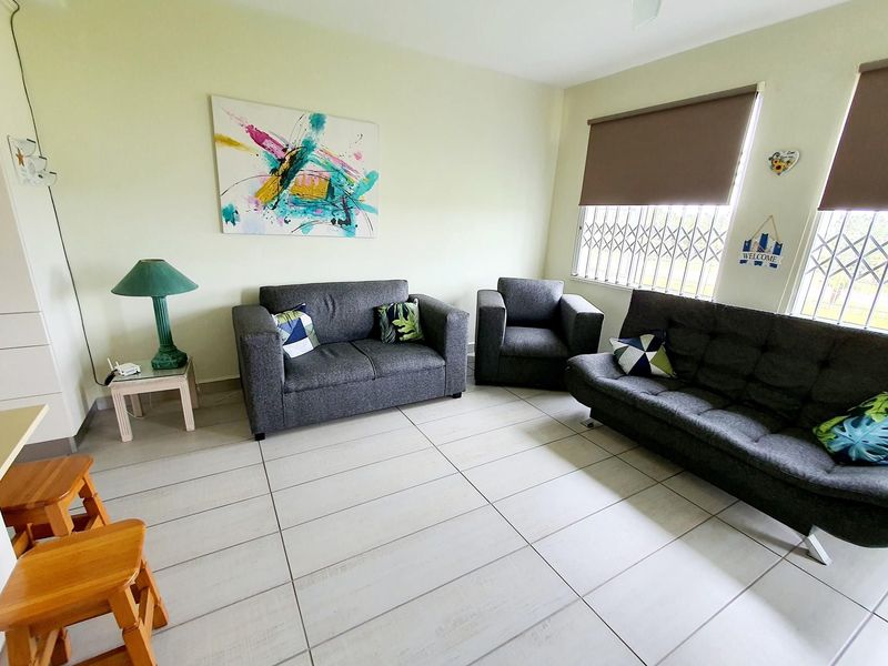Uvongo. Two bedroom apartment within walking distance to the main beach. - Photo 5