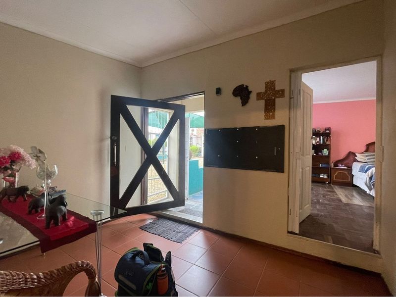 Charming 4-Bed Home in West Acres Awaits You! - Photo 4