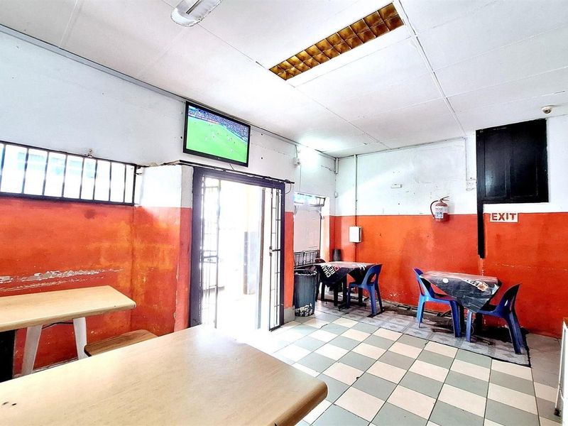 Incredible business opportunity - BAR/PUB for Sale in Umbilo - needs TLC (plus ACCOMODATION) - Photo 8