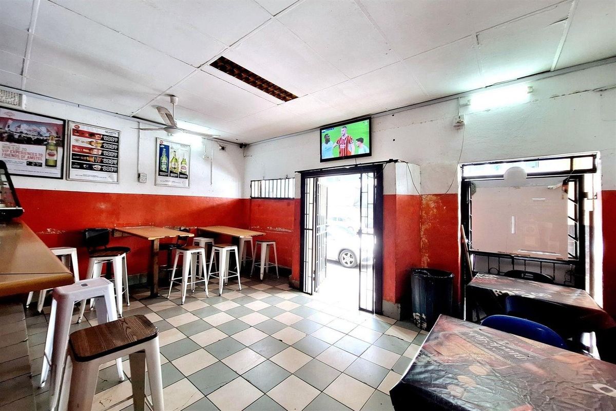 Incredible business opportunity - BAR/PUB for Sale in Umbilo - needs TLC (plus ACCOMODATION) - Photo 3