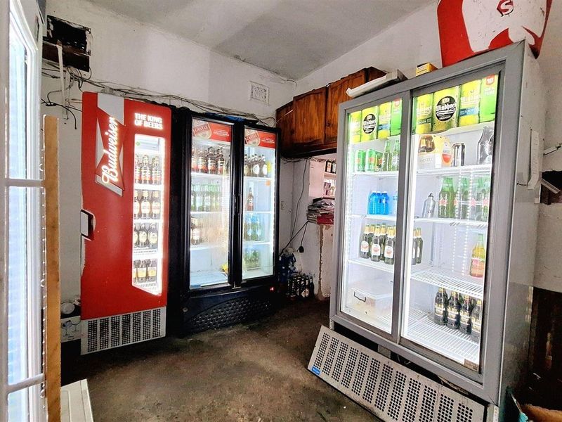 Incredible business opportunity - BAR/PUB for Sale in Umbilo - needs TLC (plus ACCOMODATION) - Photo 4