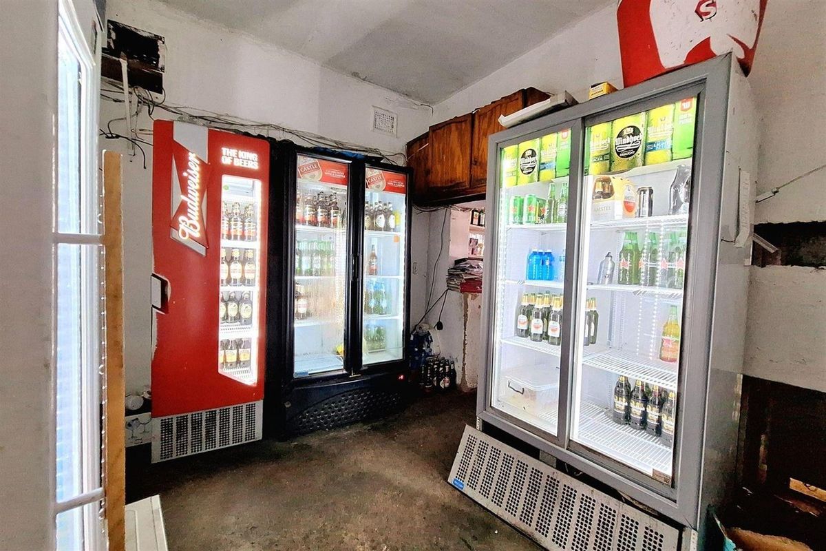 Incredible business opportunity - BAR/PUB for Sale in Umbilo - needs TLC (plus ACCOMODATION) - Photo 4