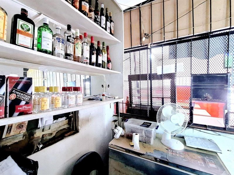 Incredible business opportunity - BAR/PUB for Sale in Umbilo - needs TLC (plus ACCOMODATION) - Photo 5