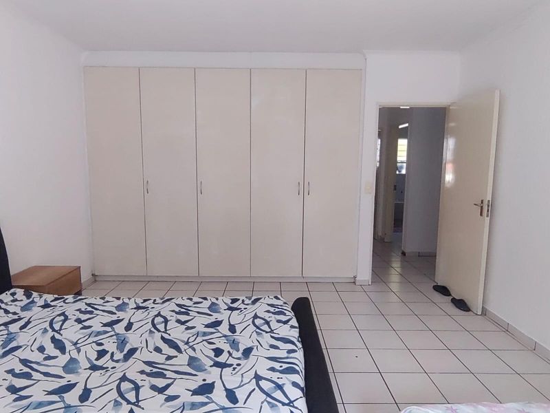 2 Bedroom 1.5 bathroom home in Oakdene Near The Glen shopping mall - Photo 10