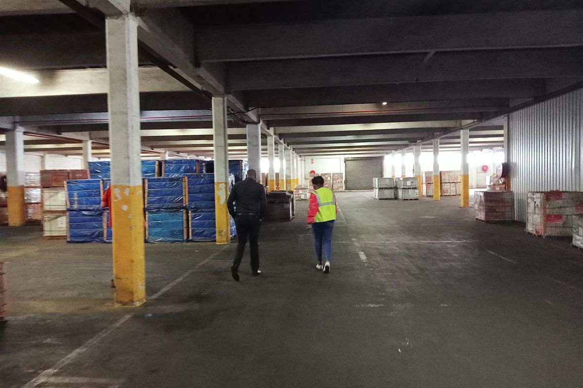 Highly sought after warehouse available to let. - Photo 2