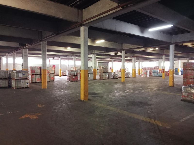 Highly sought after warehouse available to let. - Photo 5