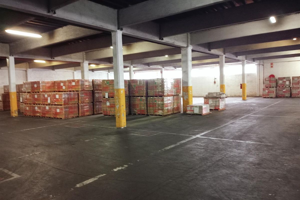 Highly sought after warehouse available to let. - Photo 4