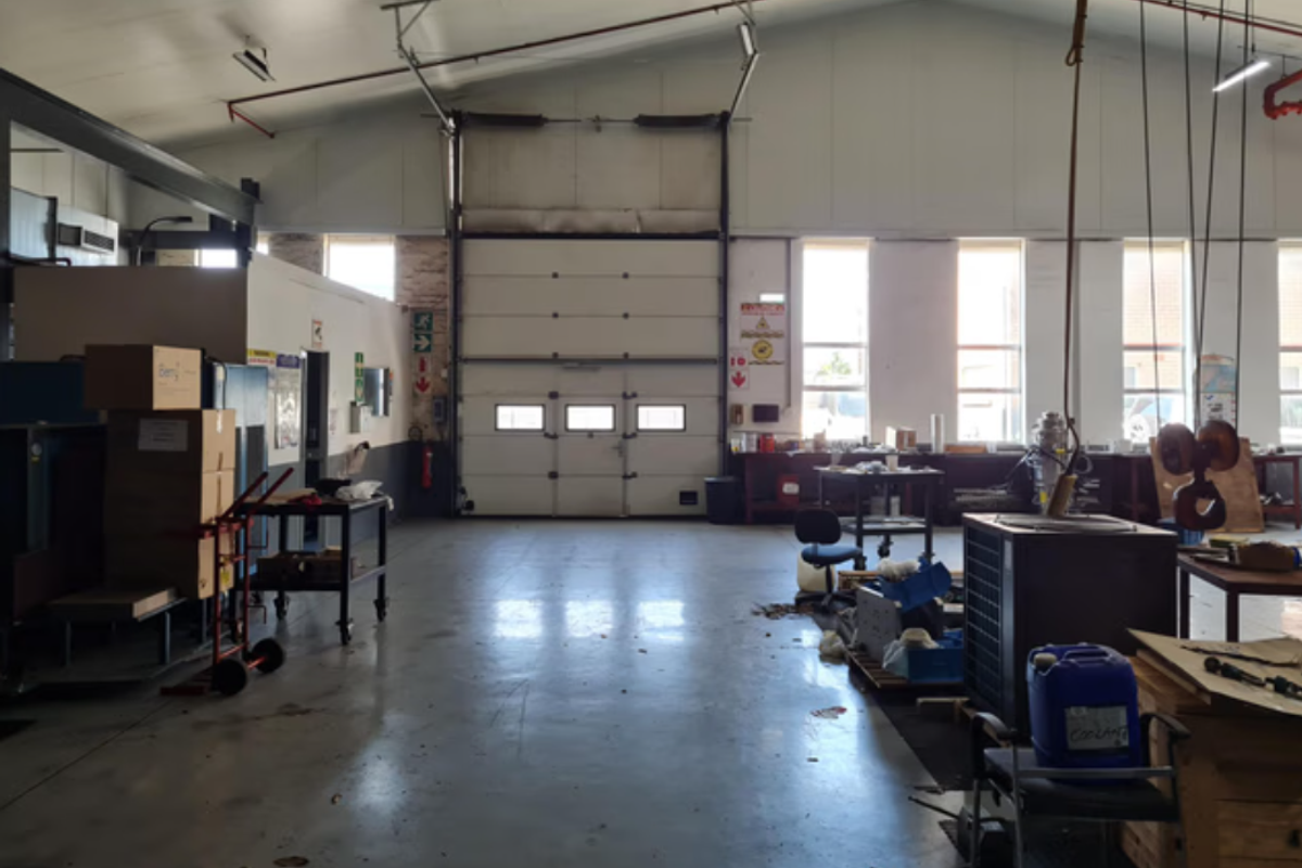 Highly sought after warehouse available to let. - Photo 2