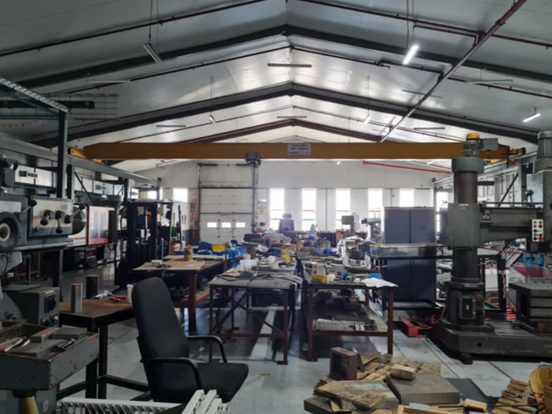 Highly sought after warehouse available to let. - Photo 8