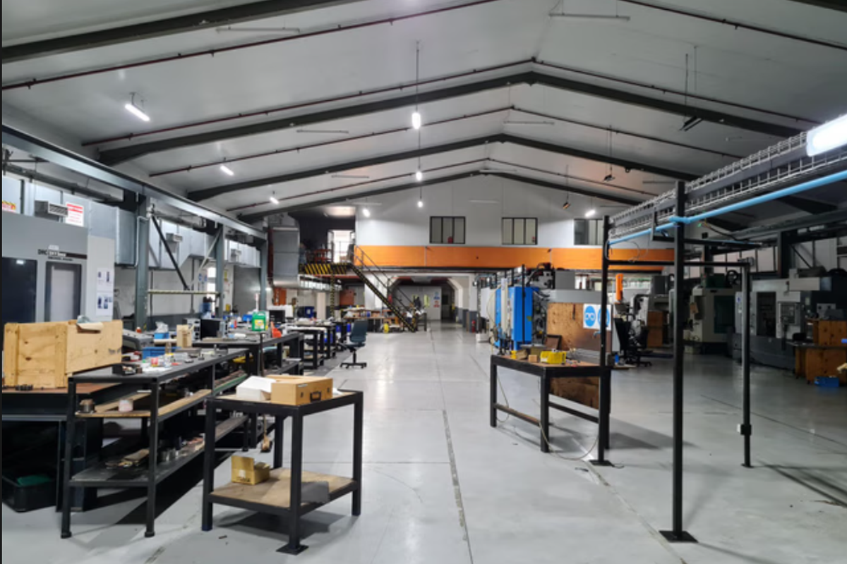 Highly sought after warehouse available to let. - Photo 5