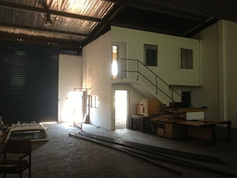 Highly sought after warehouses to let - Photo 4