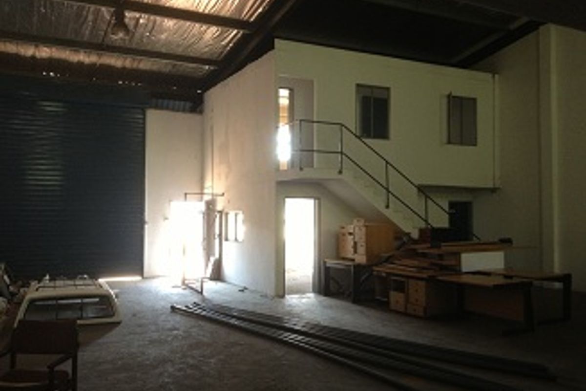 Highly sought after warehouses to let - Photo 4