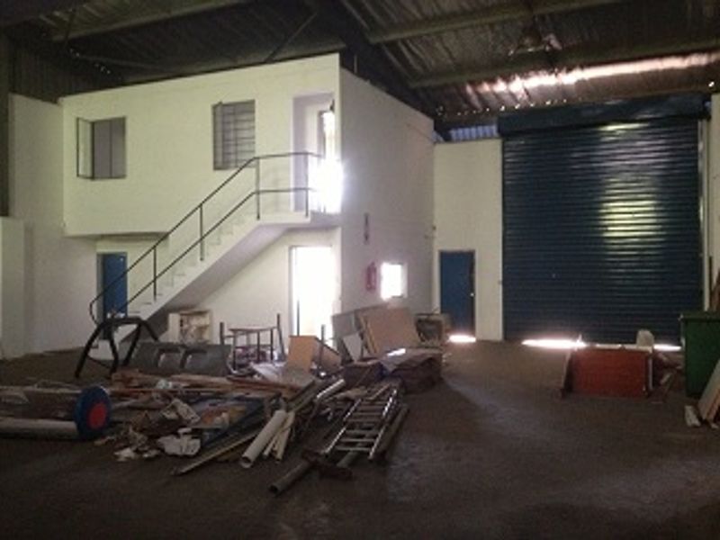 Highly sought after warehouses to let - Photo 5