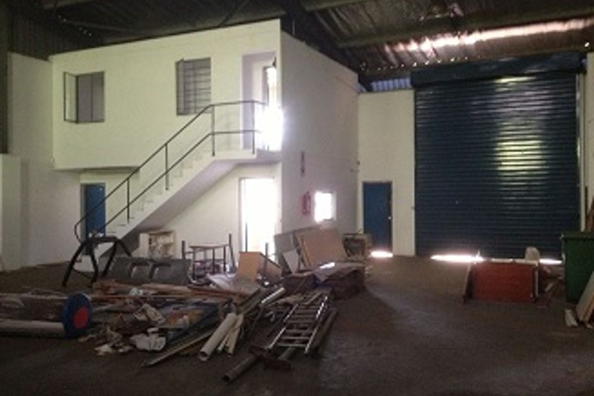 Highly sought after warehouses to let - Photo 5