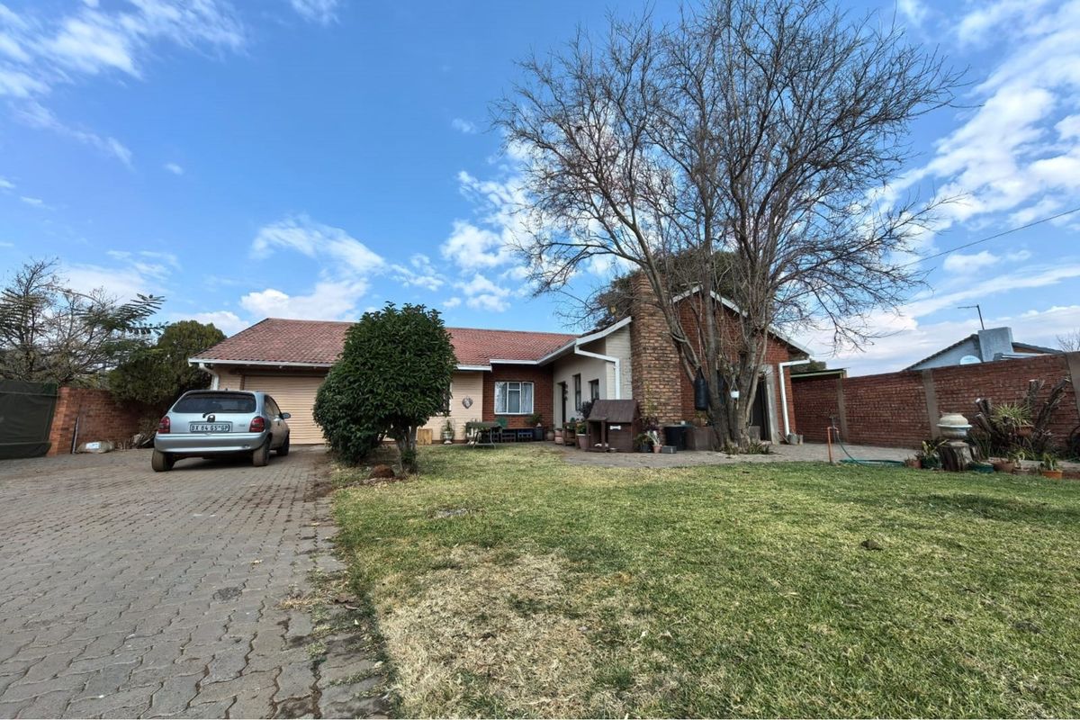 3 Rental Incomes on One Property! - Photo 2