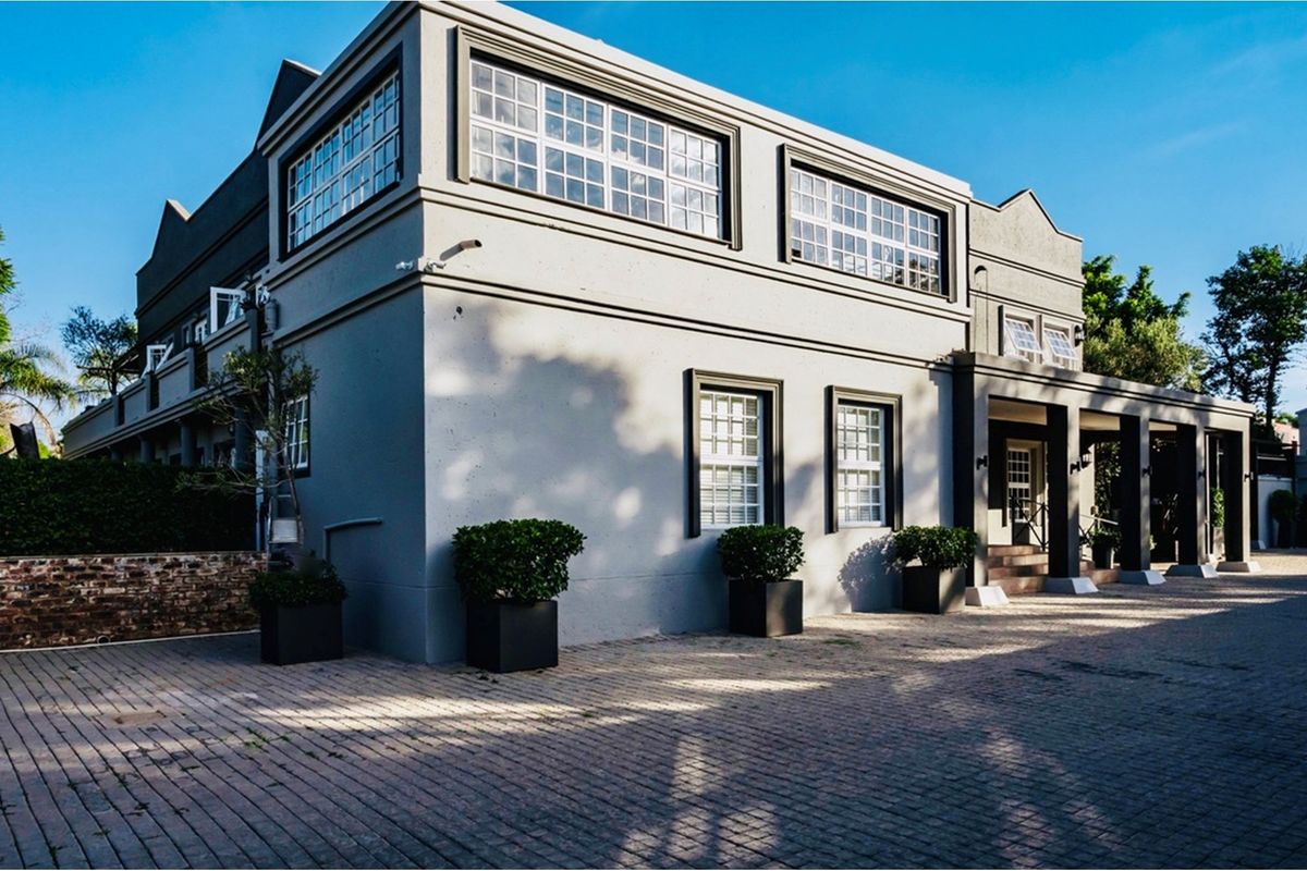 Boutique Guesthouse Opportunity in Safe Waterkloof - Photo 2