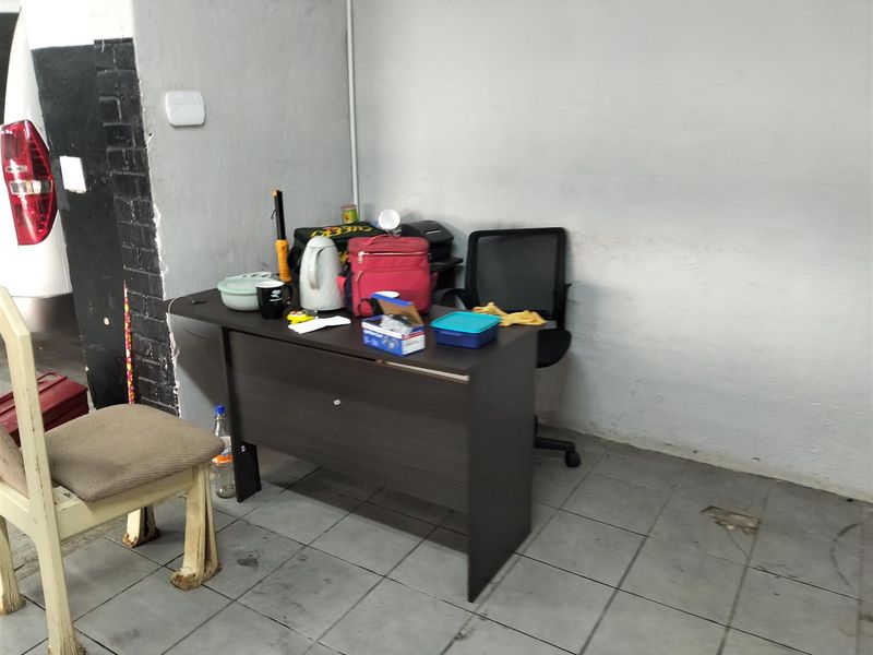 Workshop centre on Main Rd Near Clairmont. - Photo 10