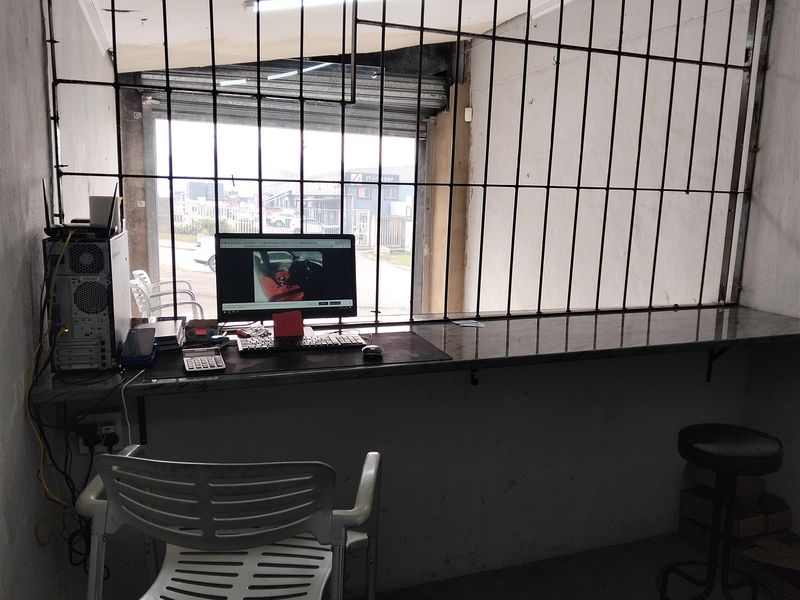 Workshop centre on Main Rd Near Clairmont. - Photo 9