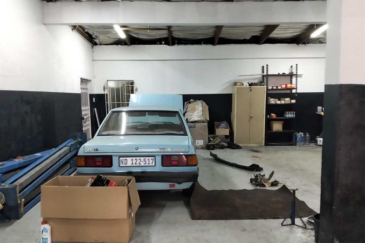 Workshop centre on Main Rd Near Clairmont. - Photo 3