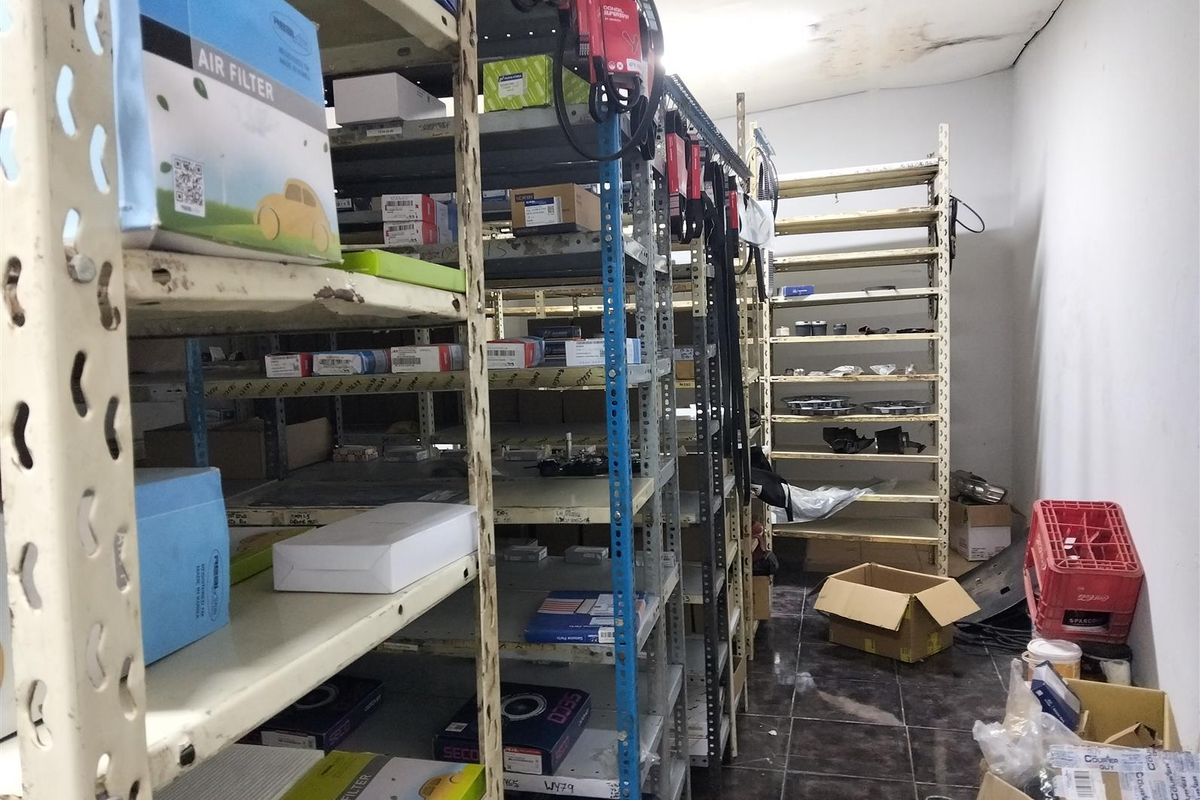 Workshop centre on Main Rd Near Clairmont. - Photo 5