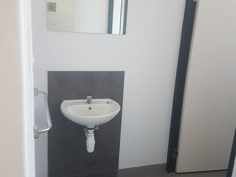 Highly sought after warehouse newly available to let or purchase. - Photo 8