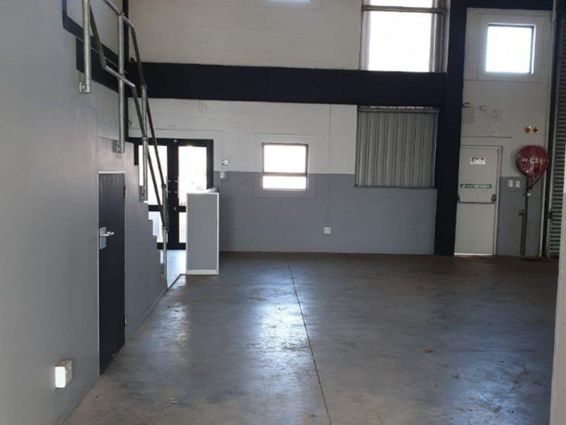 Highly sought after warehouse newly available to let or purchase. - Photo 3